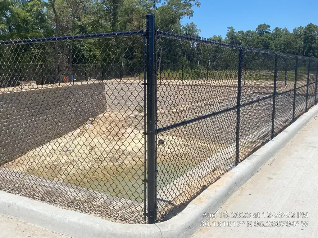 Chain link fence installation in Kingwood TX