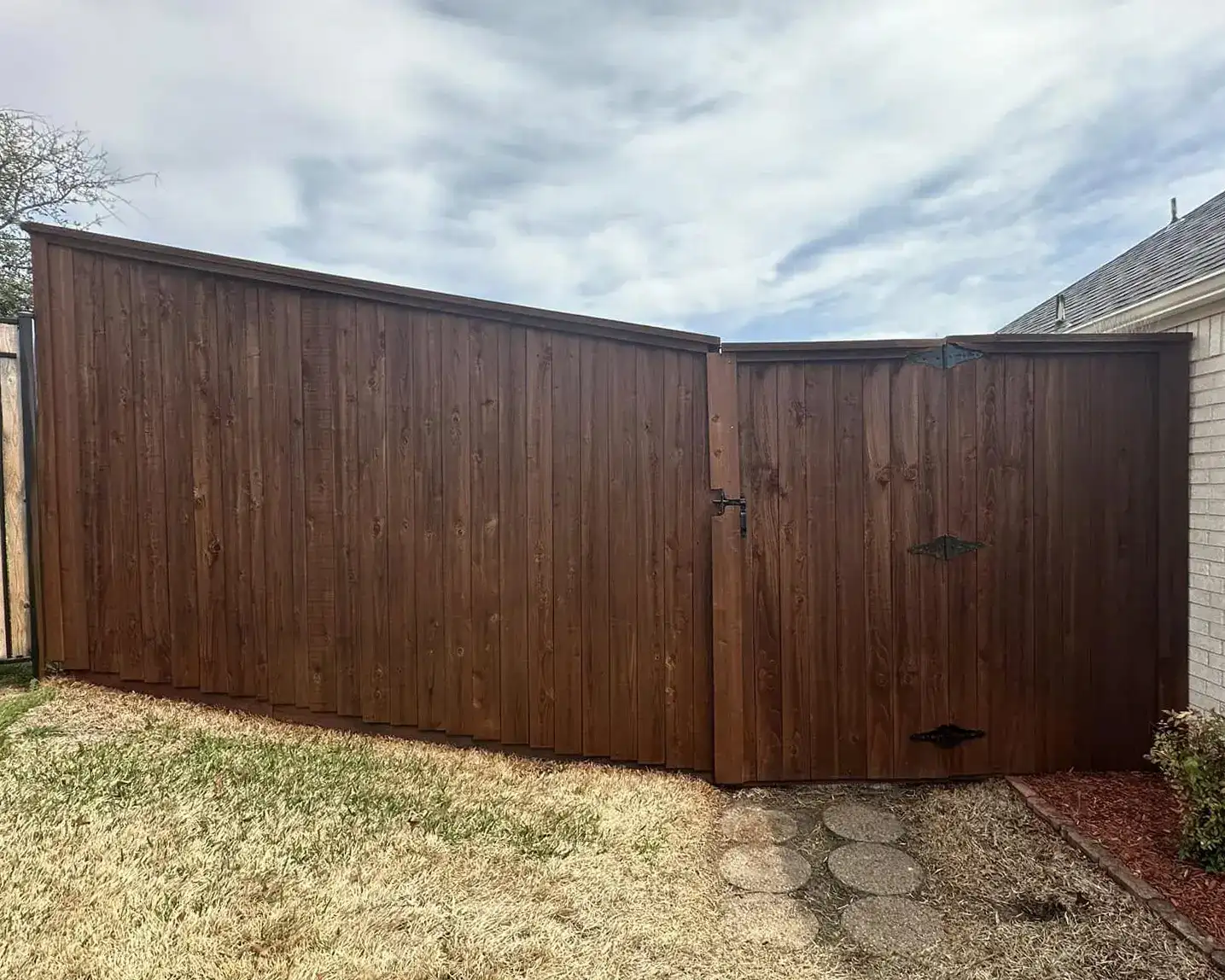 Dark Sierra Wood Defender fence stain – fence staining in The Woodlands TX by Astro Outdoor Designs